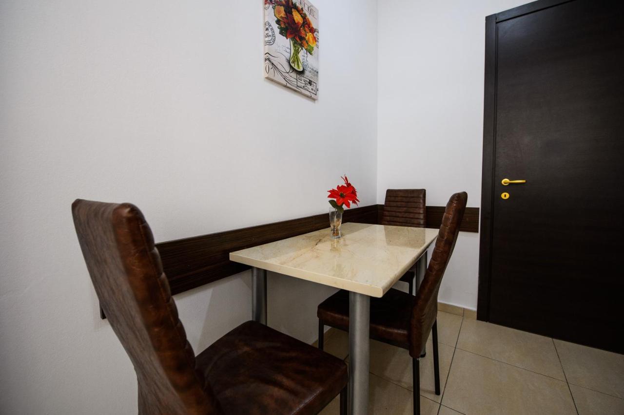Summerland Relax Apartments 마마이아 외부 사진
